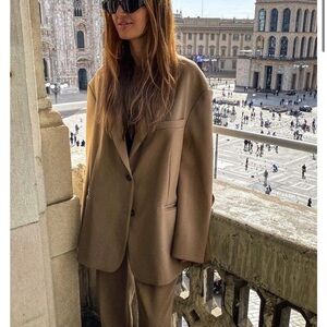 The Frankie Shop Bea Blazer Latte